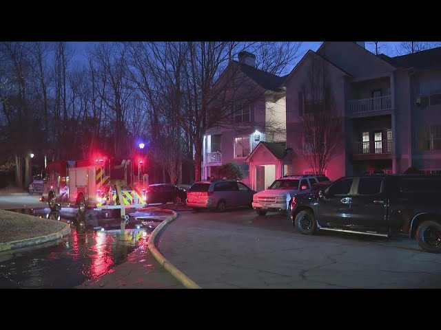 Man killed in early morning DeKalb apartment fire