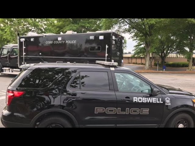 Roswell Police staff fully staffed for first time in 20 years, receive pay raise