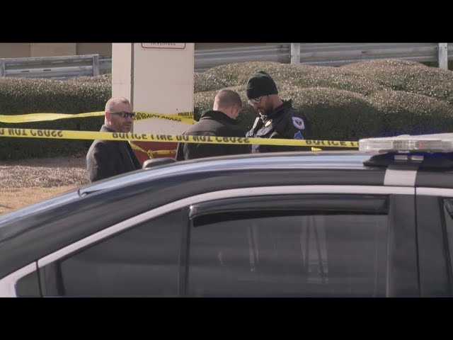 Person shot, suspect in custody at busy Cobb County shopping plaza