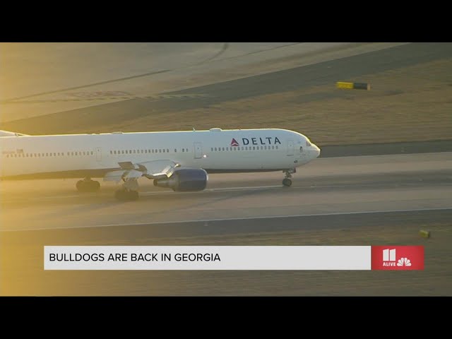 Re-watch | Georgia Bulldogs arrive at Hartsfield-Jackson after winning CFP National Championship