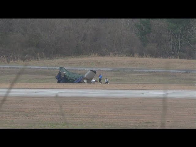 2 hurt in small plane crash at DeKalb-Peachtree Airport