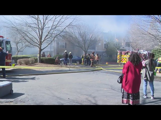 1 killed after massive fire tears through apartment complex outside Marietta