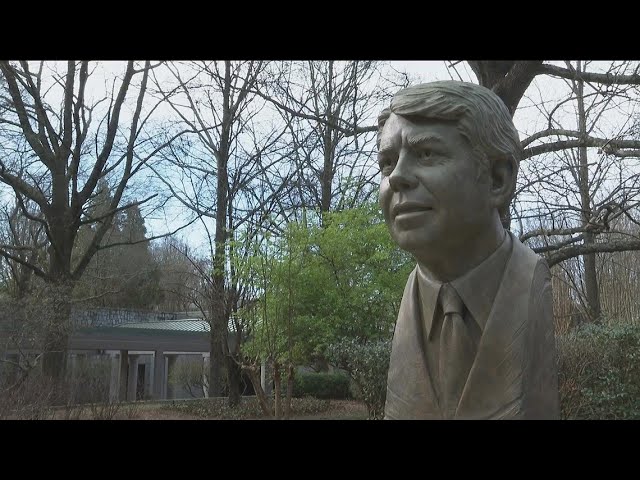Metro Atlanta residents stop by Carter Center to reflect on Jimmy Carter's impact
