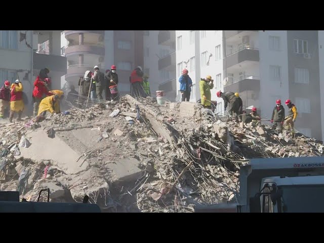 Rescuers search through Turkey earthquake rubble in Adana | Raw video